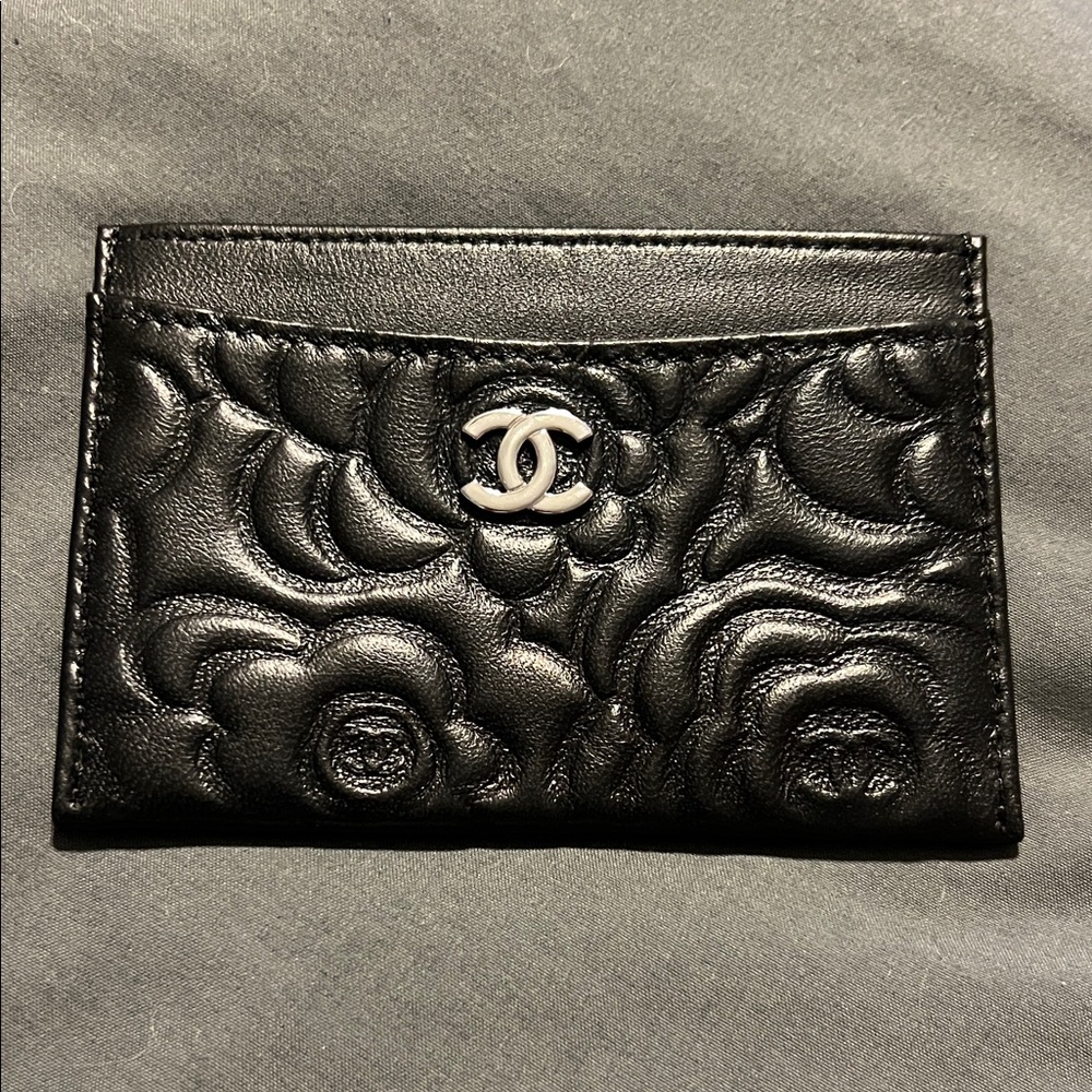 Source Unknown Black Embossed Leather Card Holder